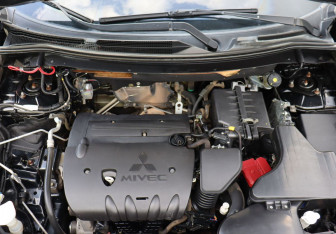 Подержанный автомобиль Mitsubishi Outlander 2015 года (10 фото)