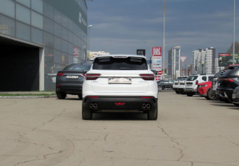 Подержанный автомобиль Geely Coolray 2023 года (6 фото)