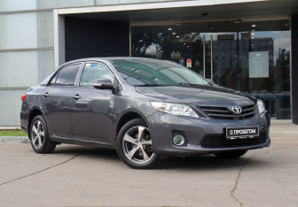 Подержанный автомобиль Toyota Corolla Sedan 2012 года (3 фото)