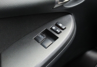 Подержанный автомобиль Toyota Corolla Sedan 2012 года (18 фото)