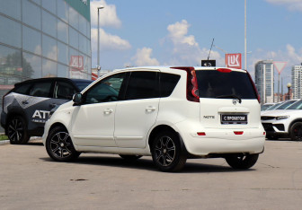 Подержанный автомобиль Nissan Note 2013 года (7 фото)