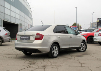 Подержанный автомобиль Skoda Rapid Liftback 2014 года (5 фото)