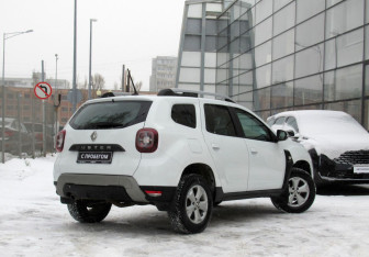 Подержанный автомобиль Renault Duster 2021 года (5 фото)