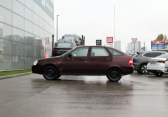 Подержанный автомобиль LADA (ВАЗ) Priora Hatchback 2011 года (8 фото)