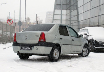 Подержанный автомобиль Renault Logan Sedan 2009 года (5 фото)