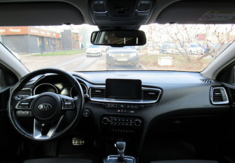 Подержанный автомобиль Kia Ceed Hatchback 2019 года (13 фото)