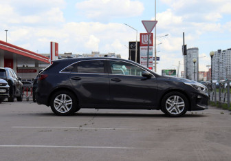 Подержанный автомобиль Kia Ceed Hatchback 2019 года (4 фото)