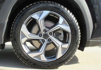 Подержанный автомобиль Geely Atlas 2024 года (9 фото)