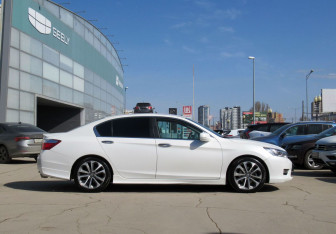 Подержанный автомобиль Honda Accord Sedan 2013 года (4 фото)