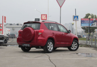 Подержанный автомобиль Toyota RAV4 2008 года (5 фото)