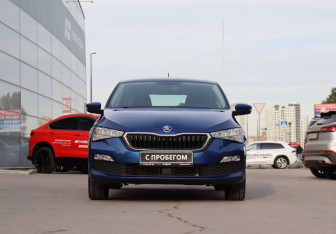 Подержанный автомобиль Skoda Rapid Liftback 2021 года (2 фото)