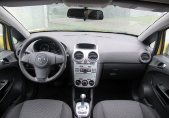 Подержанный автомобиль Opel Corsa 2011 года (12 фото)