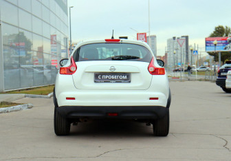 Подержанный автомобиль Nissan Juke 2013 года (6 фото)