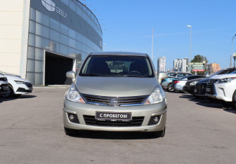 Подержанный автомобиль Nissan Tiida Hatchback 2011 года (2 фото)