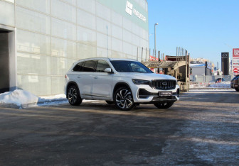 Подержанный автомобиль Geely Monjaro 2025 года (3 фото)