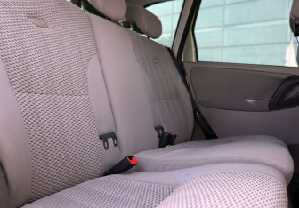 Подержанный автомобиль LADA (ВАЗ) Kalina Wagon 2011 года (11 фото)