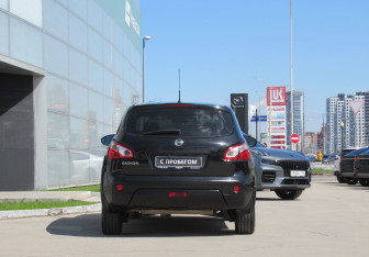 Подержанный автомобиль Nissan Qashqai 2010 года (6 фото)