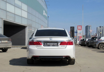 Подержанный автомобиль Honda Accord Sedan 2013 года (6 фото)