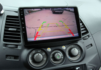 Подержанный автомобиль Mitsubishi Grandis 2007 года (17 фото)