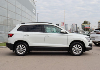 Подержанный автомобиль Skoda Karoq 2020 года (4 фото)