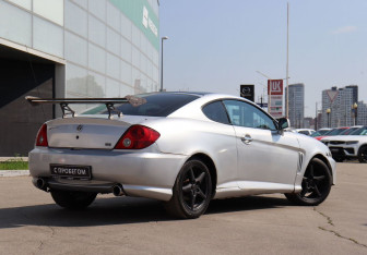 Подержанный автомобиль Hyundai Tuscani 2003 года (5 фото)
