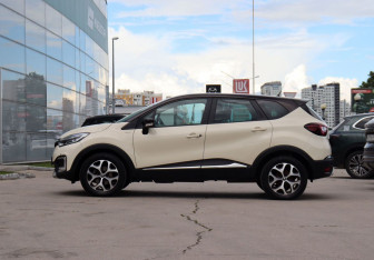 Подержанный автомобиль Renault Kaptur 2018 года (8 фото)