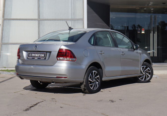 Подержанный автомобиль Volkswagen Polo Sedan 2018 года (3 фото)