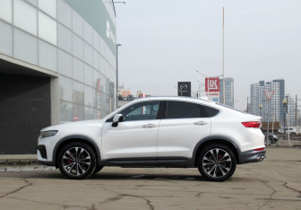 Подержанный автомобиль Geely Tugella 2023 года (8 фото)