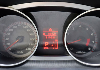 Подержанный автомобиль Mitsubishi Outlander 2008 года (15 фото)