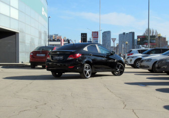 Подержанный автомобиль Hyundai Solaris Sedan 2013 года (5 фото)