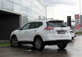 Подержанный автомобиль Nissan X-Trail 2016 года (7 фото)