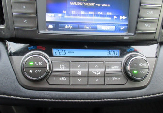 Подержанный автомобиль Toyota RAV4 2014 года (21 фото)