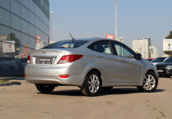 Подержанный автомобиль Hyundai Solaris Sedan 2011 года (5 фото)