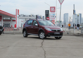 Подержанный автомобиль Renault Sandero 2014 года (3 фото)