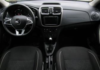 Подержанный автомобиль Renault Logan Sedan 2019 года (12 фото)