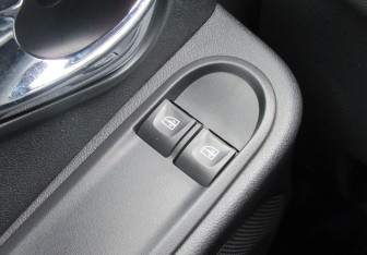 Подержанный автомобиль Nissan Terrano 2016 года (11 фото)