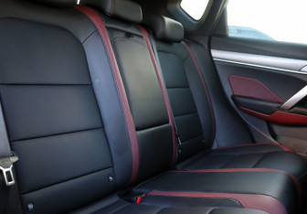 Подержанный автомобиль Geely Coolray 2023 года (12 фото)