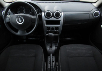 Подержанный автомобиль Renault Sandero 2014 года (13 фото)