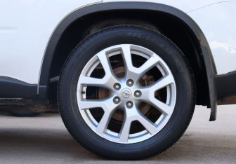 Подержанный автомобиль Nissan X-Trail 2012 года (9 фото)