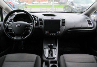 Подержанный автомобиль Kia Cerato Sedan 2018 года (13 фото)