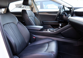 Подержанный автомобиль Kia K5 2022 года (10 фото)