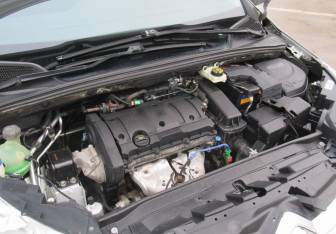 Подержанный автомобиль Citroen C4 Sedan 2013 года (10 фото)