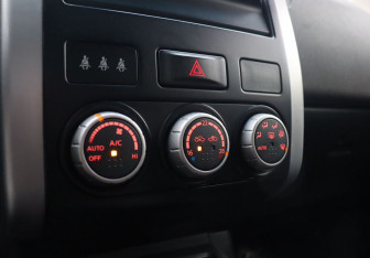 Подержанный автомобиль Nissan X-Trail 2008 года (16 фото)