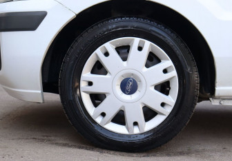 Подержанный автомобиль Ford Fusion 2007 года (9 фото)
