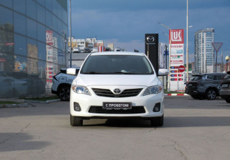 Подержанный автомобиль Toyota Corolla Sedan 2012 года (2 фото)