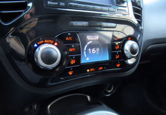 Подержанный автомобиль Nissan Juke 2011 года (16 фото)