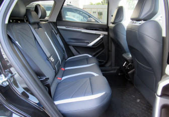 Подержанный автомобиль Geely Atlas 2024 года (11 фото)