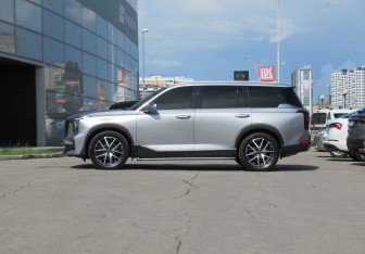 Подержанный автомобиль GAC GS8 2024 года (28 фото)