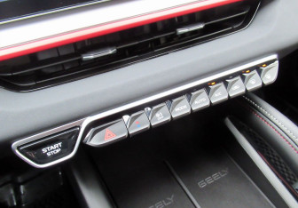 Подержанный автомобиль Geely Coolray 2023 года (18 фото)