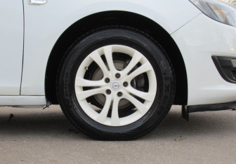 Подержанный автомобиль Opel Astra Hatchback 2013 года (9 фото)